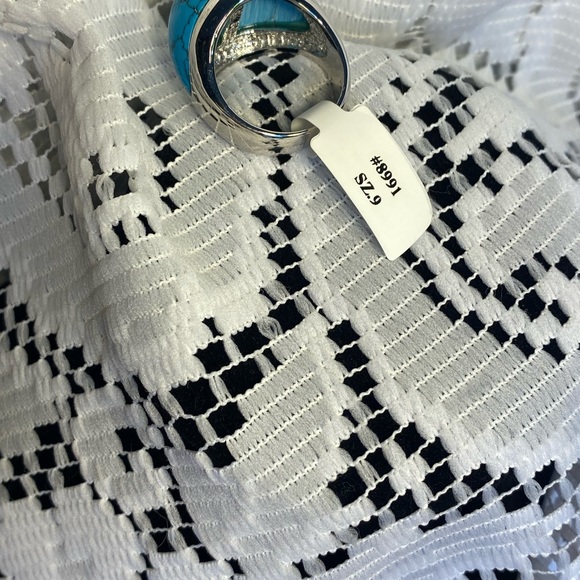 NWT TURQUOISE COLOR LARGE STONE SET IN SILVER COLOR METAL SIZE 9 - Picture 8 of 9